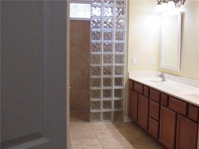 Wonderful Garden/Patio home located in desirable Kings Crossing