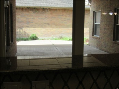 Wonderful Garden/Patio home located in desirable Kings Crossing