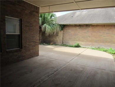 Wonderful Garden/Patio home located in desirable Kings Crossing