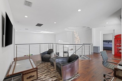 Fully renovated Mizner Country Club estate with sweeping golf - photo 31