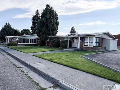 Exceptional commercial opportunity at 890 Oxford Drive in Idaho - photo 1