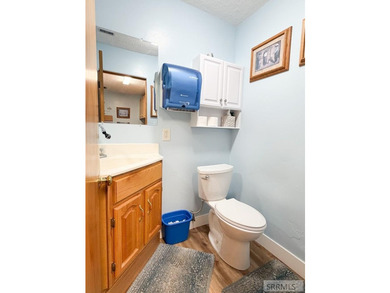 Exceptional commercial opportunity at 890 Oxford Drive in Idaho - photo 10