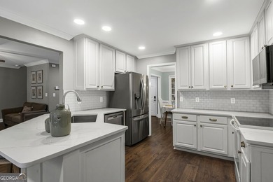 FANTASTIC TRADITIONAL HOME IN SOUGHT AFTER LAKE REDWINE - photo 15