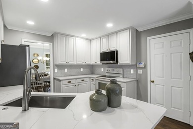 FANTASTIC TRADITIONAL HOME IN SOUGHT AFTER LAKE REDWINE - photo 16