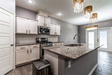 Gorgeous 3 bedroom/2 bathroom corner lot home with many upgrades - photo 12
