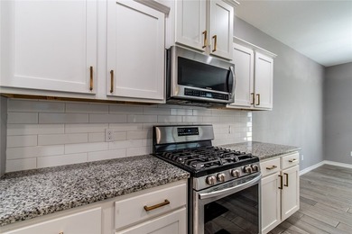 Gorgeous 3 bedroom/2 bathroom corner lot home with many upgrades - photo 13
