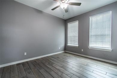 Gorgeous 3 bedroom/2 bathroom corner lot home with many upgrades - photo 22
