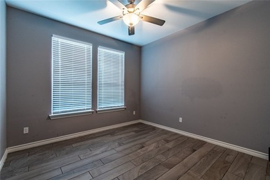 Gorgeous 3 bedroom/2 bathroom corner lot home with many upgrades - photo 24