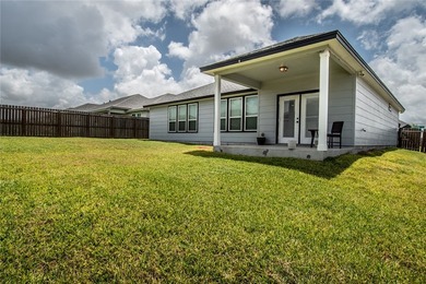 Gorgeous 3 bedroom/2 bathroom corner lot home with many upgrades - photo 31