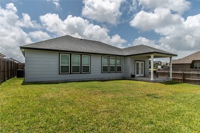 Gorgeous 3 bedroom/2 bathroom corner lot home with many upgrades - photo 32