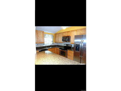 Welcome to this beautifully maintained single-dwelling home - photo 12