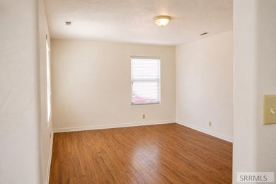 Welcome to this charming 2 bedroom, 1 bathroom home full of - photo 5