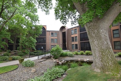 Welcome home. Beautifully maintained condo in PRIME location - photo 1