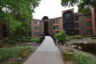 Welcome home. Beautifully maintained condo in PRIME location - photo 2