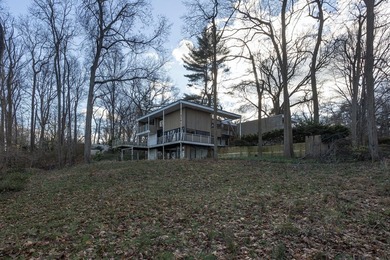Rare and Remarkable Waterfront Offering on Centre Island An - photo 4