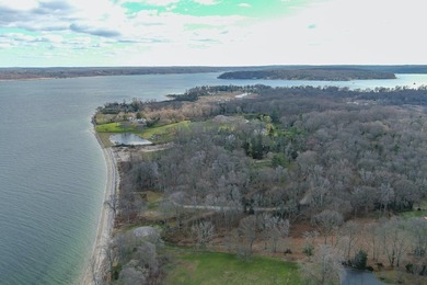 Rare and Remarkable Waterfront Offering on Centre Island An - photo 8