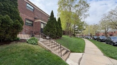 Corner 2 Bedrooms Garden Apt, Living Rm, Full Bath, Extra Window - photo 3