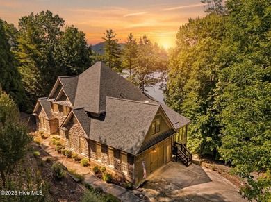 Welcome to your private LAKE NANTAHALA RETREAT! This - photo 1