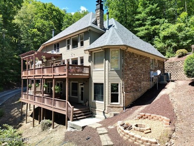 Welcome to your private LAKE NANTAHALA RETREAT! This - photo 8
