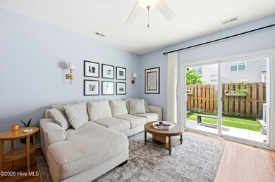 This well-maintained 2-bedroom, 2.5-bath townhome has been - photo 4
