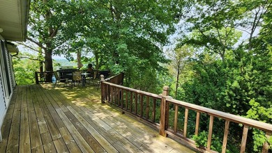 Lakeview home! Split floor 3 bed 2 bath home, offers 1680 sq ft - photo 31