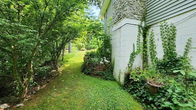 Lakeview home! Split floor 3 bed 2 bath home, offers 1680 sq ft - photo 38