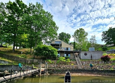 Two beautifully remodeled lakefront homes offering an incredible - photo 2