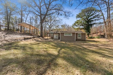 So much to enjoy with this beautifully updated Lake Eufaula home - photo 11
