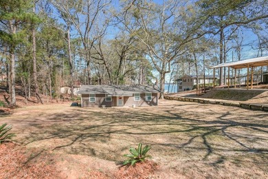 So much to enjoy with this beautifully updated Lake Eufaula home - photo 33