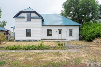 This newly remodeled home is one of a kind, blending rustic - photo 1