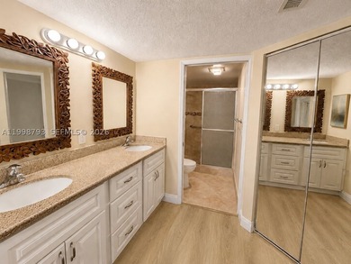 Bright, spacious, and freshly updated, this desirable 2-bedroom - photo 11