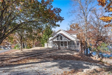 One-of-a-kind fully remodeled lakefront home on Mile Marker 3 - photo 5
