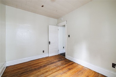 Fully vacant duplex in the Lyell/Otis neighborhood! Rare - photo 4