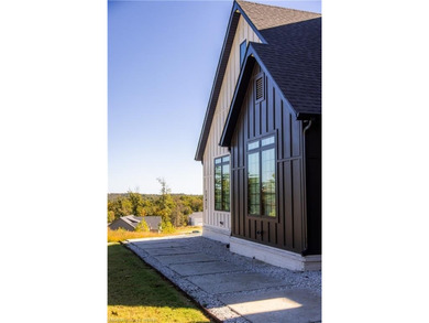 Experience modern. luxury and thoughtful design in this stunning - photo 6