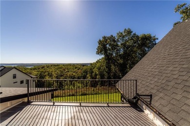 Experience modern. luxury and thoughtful design in this stunning - photo 9