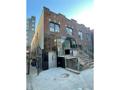 Newly renovated semi-detached Mixed Use 1 community and 2 family - photo 3