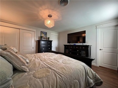 Welcome to this warm, generous-size Ranch where the solid - photo 18