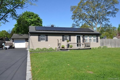 Rare find! This meticulously maintained 3-bedroom home combines - photo 1