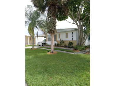 (private lake, pond, creek) Home For Sale in Vero Beach Florida