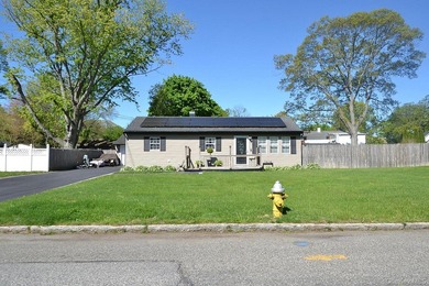 Rare find! This meticulously maintained 3-bedroom home combines - photo 2