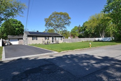 Rare find! This meticulously maintained 3-bedroom home combines - photo 3