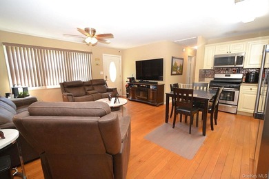 Rare find! This meticulously maintained 3-bedroom home combines - photo 6