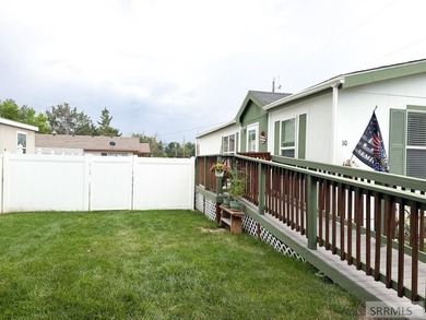 Welcome home to this clean, well maintained 2008 manufactured - photo 4