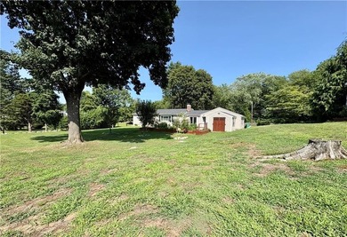 Welcome to this warm, generous-size Ranch where the solid - photo 40