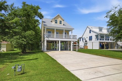 t 1/2 mile from the beach, this adorable 4-year-young cottage - photo 5