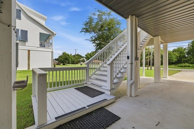 t 1/2 mile from the beach, this adorable 4-year-young cottage - photo 9