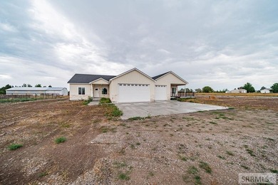 Country living meets modern flexibility in this beautiful new - photo 1