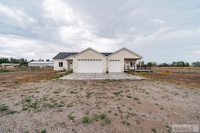 Country living meets modern flexibility in this beautiful new - photo 3