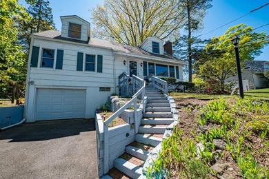 This Nantucket Cape boasts beautiful waterviews overlooking - photo 3