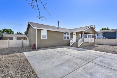 Enjoy space, convenience, and flexibility at 2324 Blue Lake Lane - photo 2